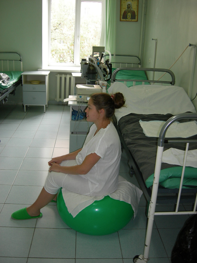 Рожающая мать